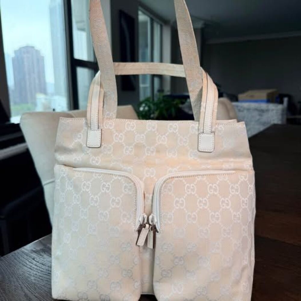 💗 Authentic Beige and Cream Gucci Monogram GG Canvas leather tote with pockets - Picture 8 of 10